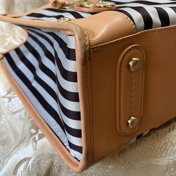 Henri Bendel Tote jacquard and leather details. VERY UNIQUE 🔥 - Picture 7 of 12